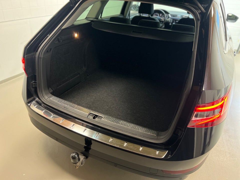 Skoda Superb 2,0 TDi 150 Style Combi DSG 5d