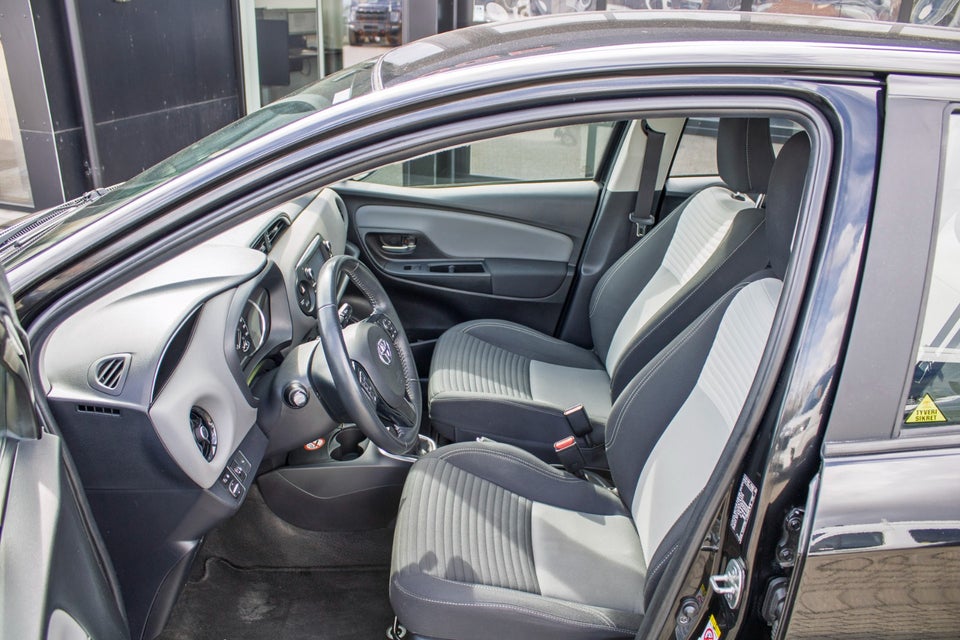Toyota Yaris 1,0 VVT-i T2 5d