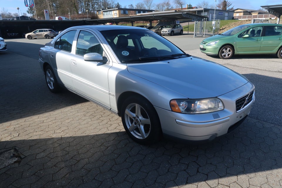 Volvo S60 2,4 170 aut. 4d