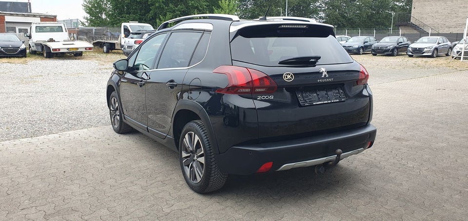 Peugeot 2008 1,2 PureTech 130 Selection Sky 5d