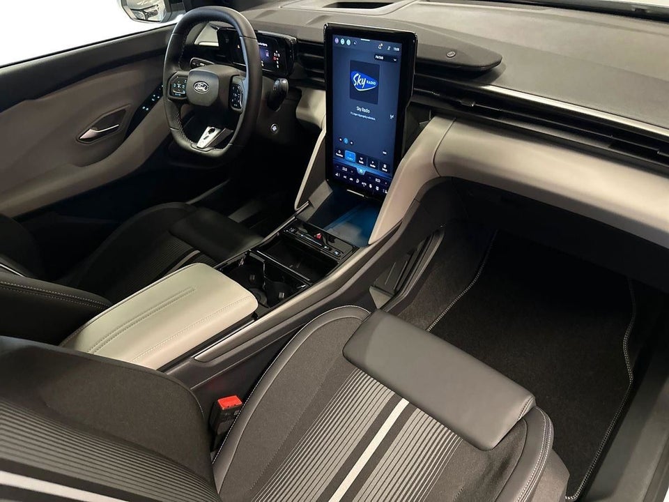 Ford Capri 82 Select Extended Range 5d