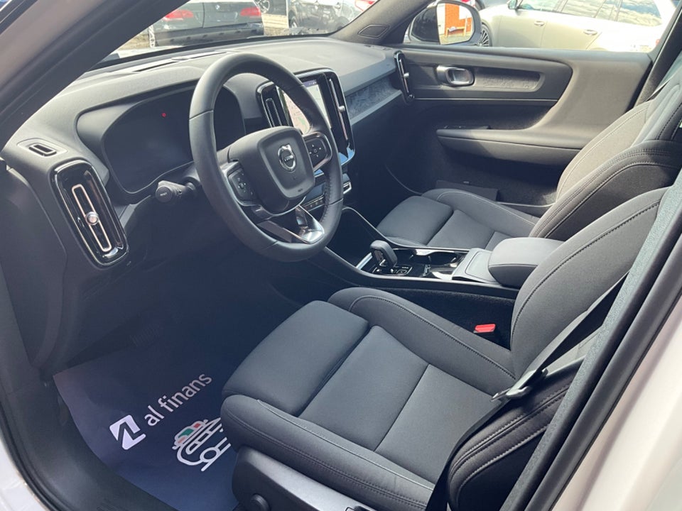Volvo XC40 ReCharge Extended Range Plus 5d