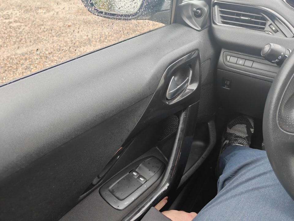 Peugeot 208 1,0 VTi Active 5d