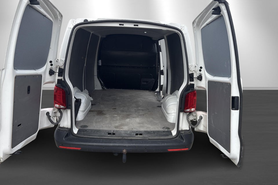 VW Transporter 2,0 TDi 110 Kassevogn lang