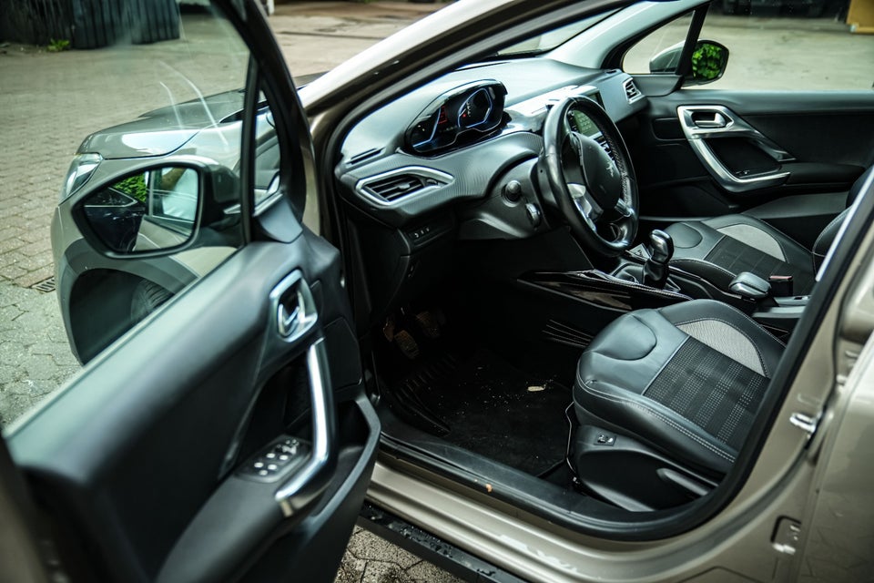 Peugeot 2008 1,6 BlueHDi 100 Allure Sky 5d