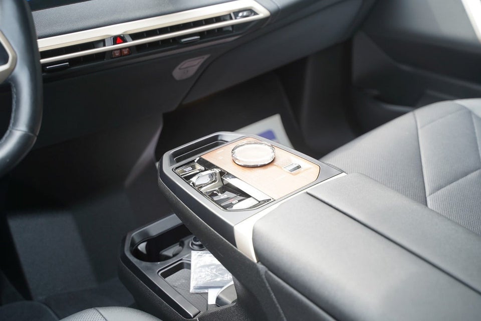 BMW iX xDrive40 Fully Charged Sport 5d
