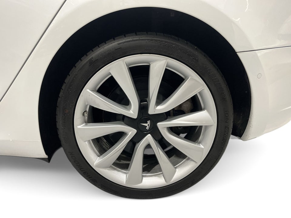 Tesla Model 3 Long Range AWD 4d