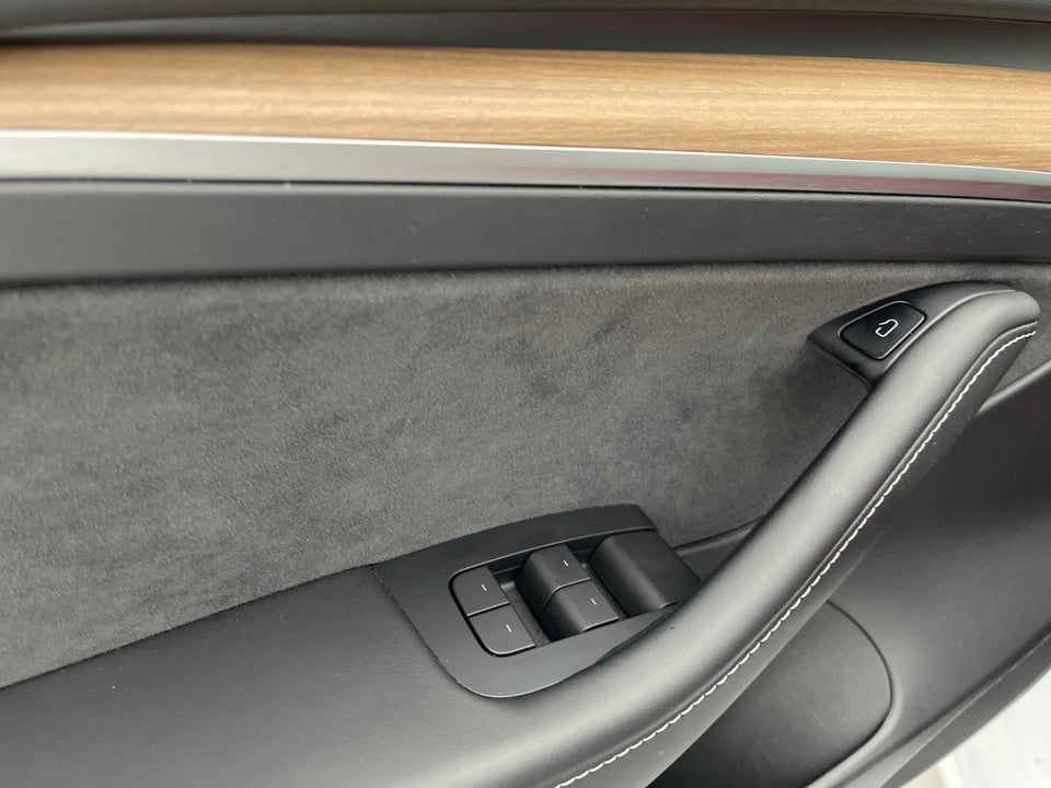 Tesla Model 3 RWD 4d