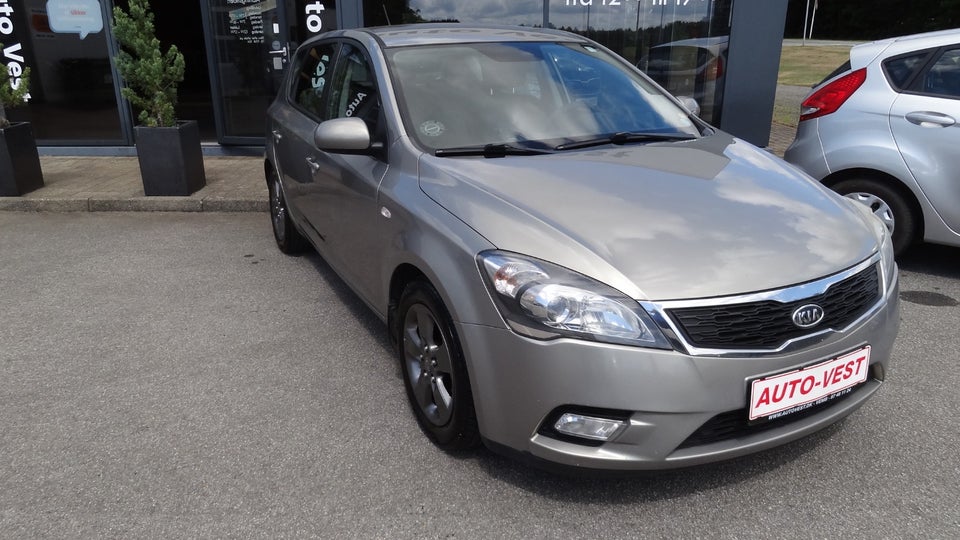 Kia Ceed 1,4 CVVT 90 Celebration 5d