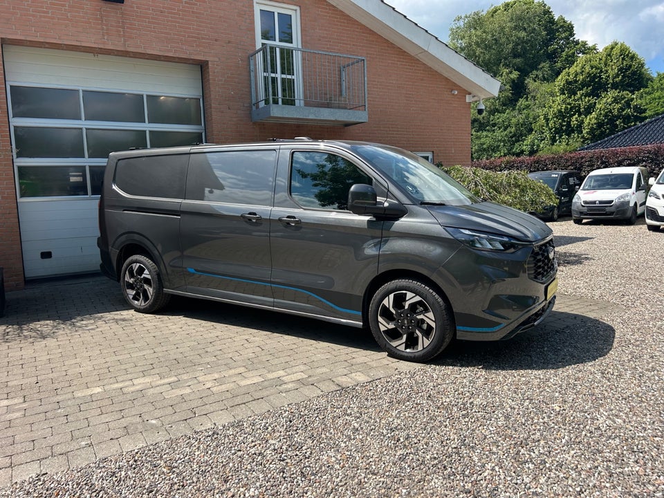 Ford Transit Custom 320 L2 2,0 EcoBlue Sport aut.