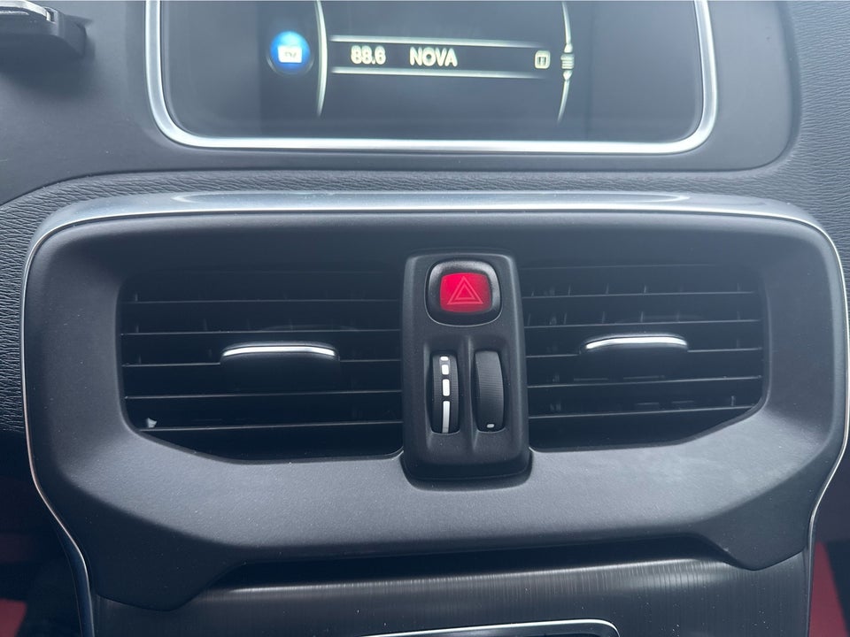 Volvo V40 2,0 D3 150 Momentum aut. 5d