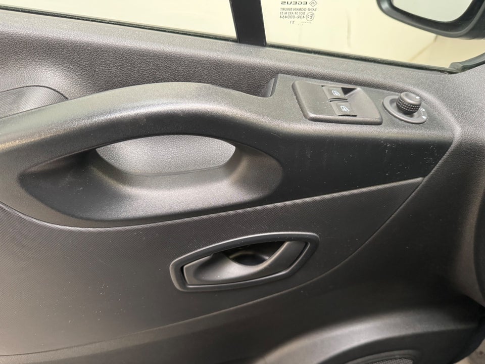 Renault Trafic T29 2,0 dCi 145 L2H1