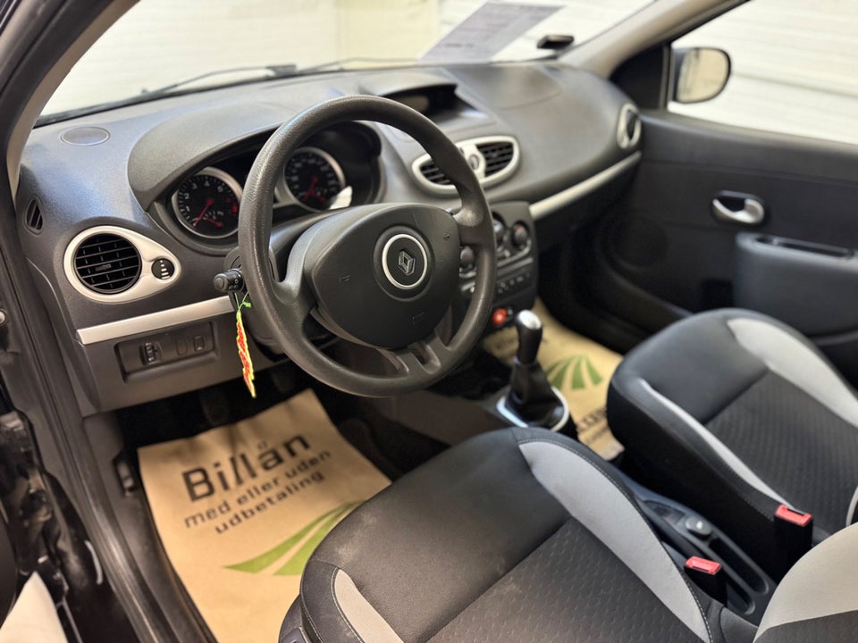 Renault Clio III 1,2 16V Authentique 5d