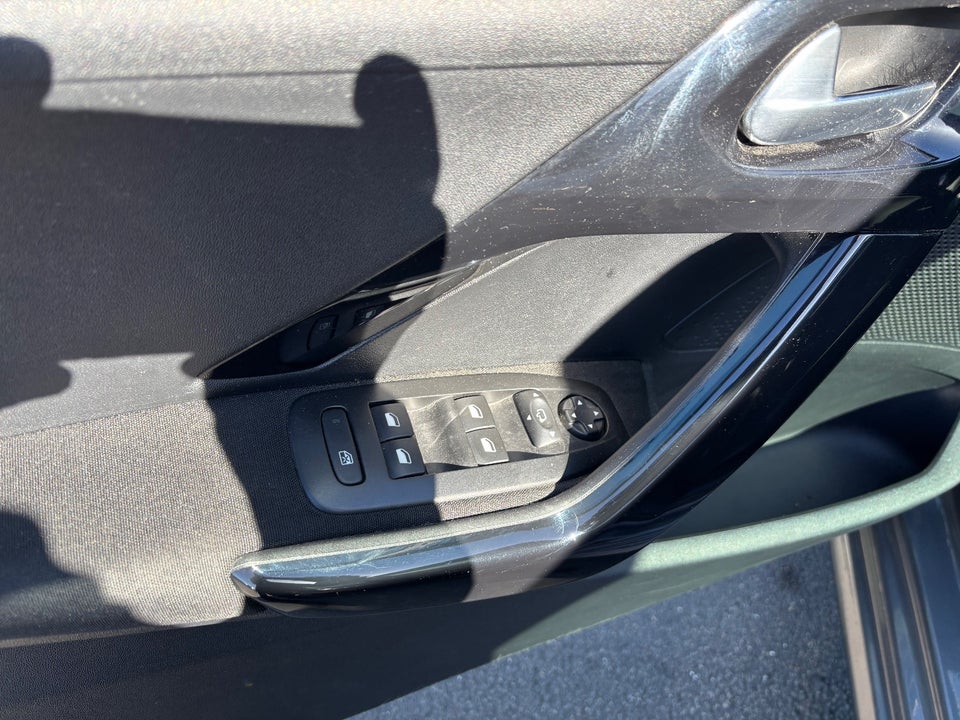 Peugeot 208 1,6 BlueHDi 100 Allure Sky 5d