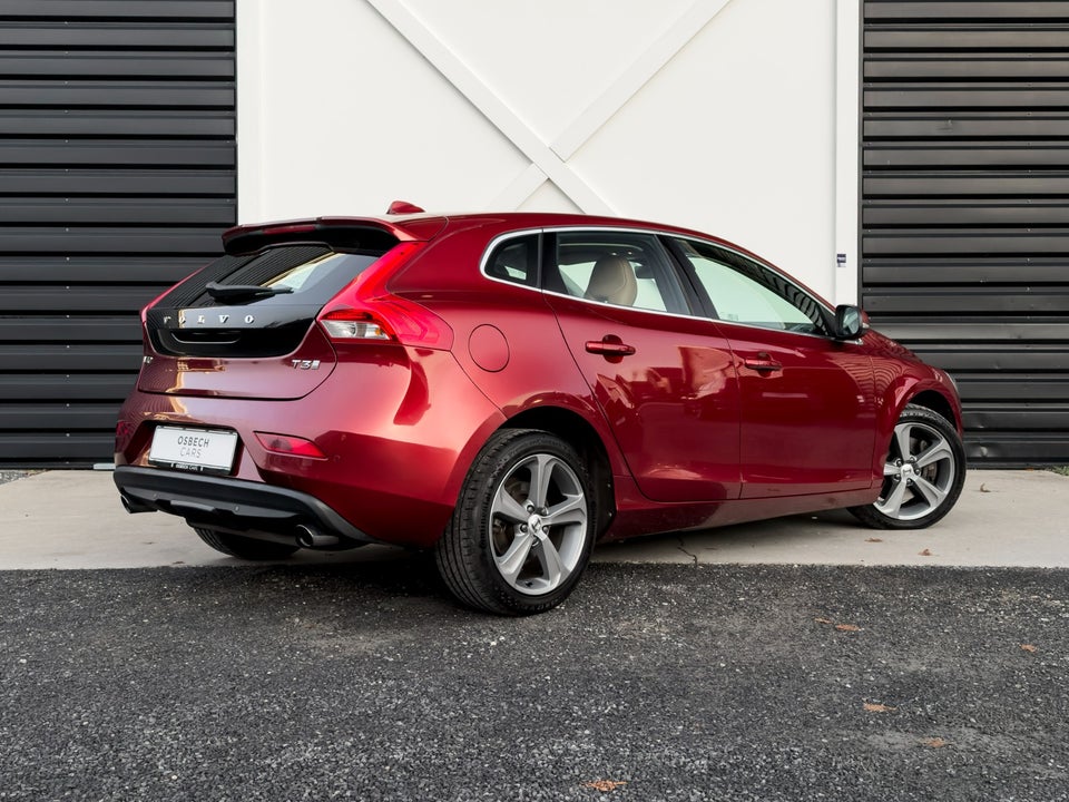 Volvo V40 1,5 T3 152 Inscription aut. 5d