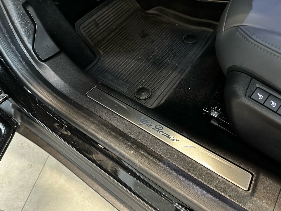 Alfa Romeo Junior Elettrica Veloce 5d