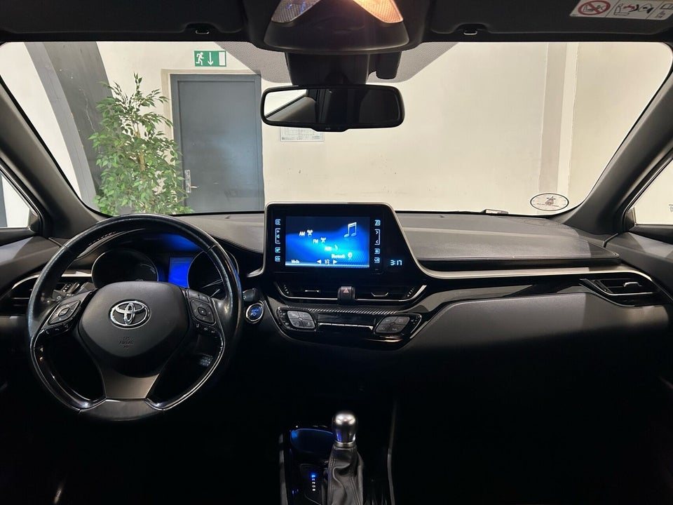 Toyota C-HR 1,8 Hybrid Selected CVT 5d