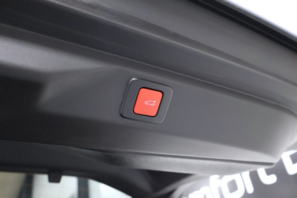 Peugeot e-3008 77 GT 5d