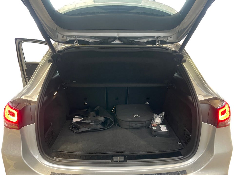 Mercedes EQA300 Progressive 4Matic 5d