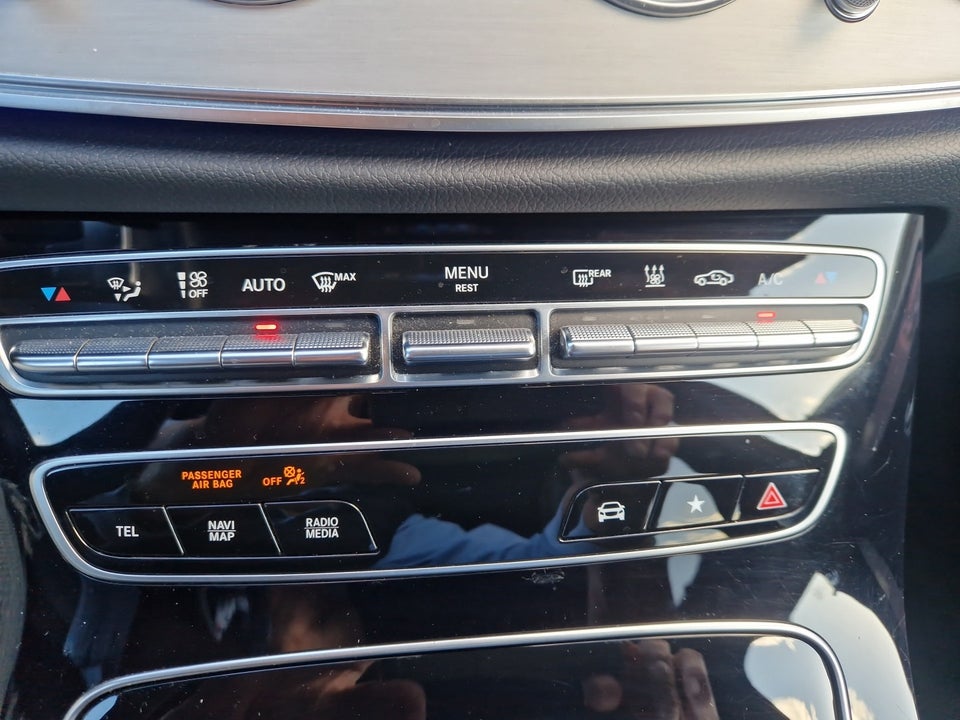 Mercedes E300 de 2,0 AMG Line stc. aut. 5d