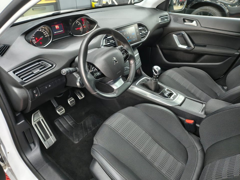 Peugeot 308 1,2 PureTech 130 Infinity SW 5d
