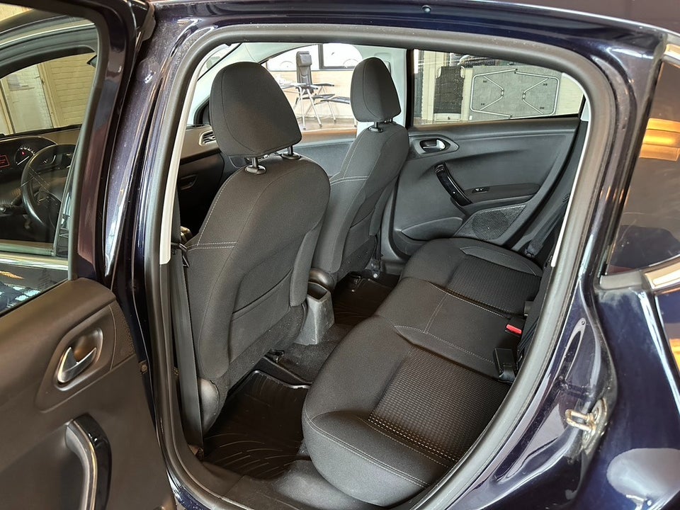 Peugeot 208 1,5 BlueHDi 100 Prestige Sky 5d