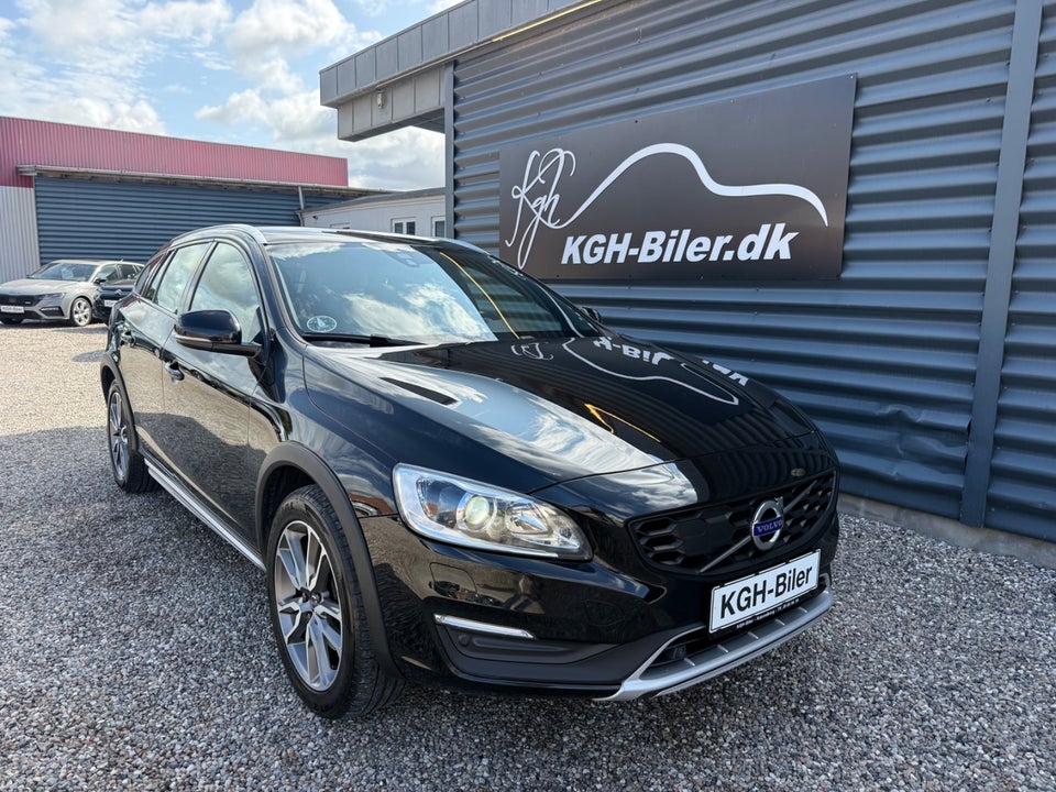Volvo V60 CC 2,0 D3 150 Summum aut. 5d
