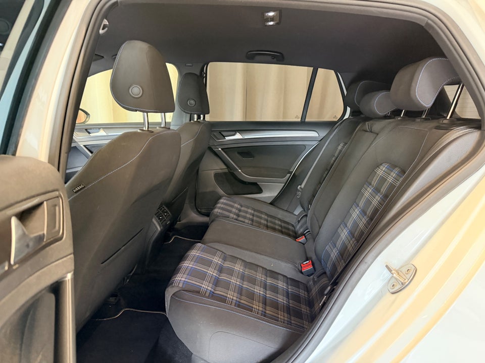 VW Golf VII 1,4 GTE DSG 5d