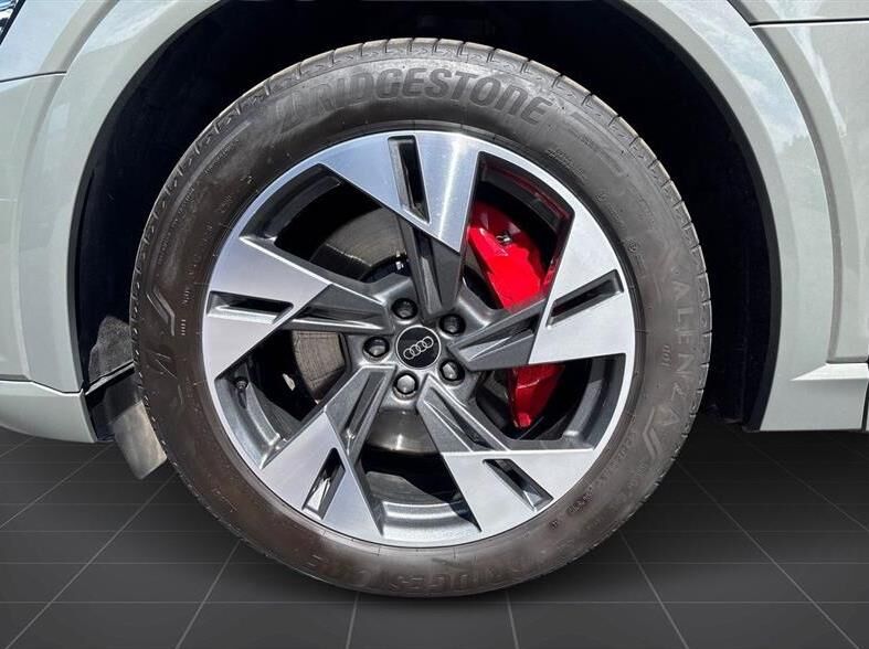 Audi Q8 e-tron 55 Prestige quattro 5d