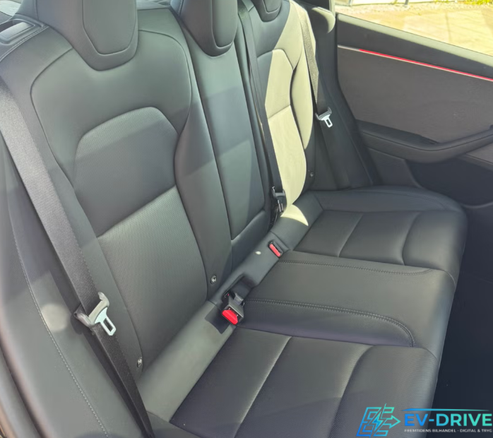 Tesla Model 3 RWD 4d