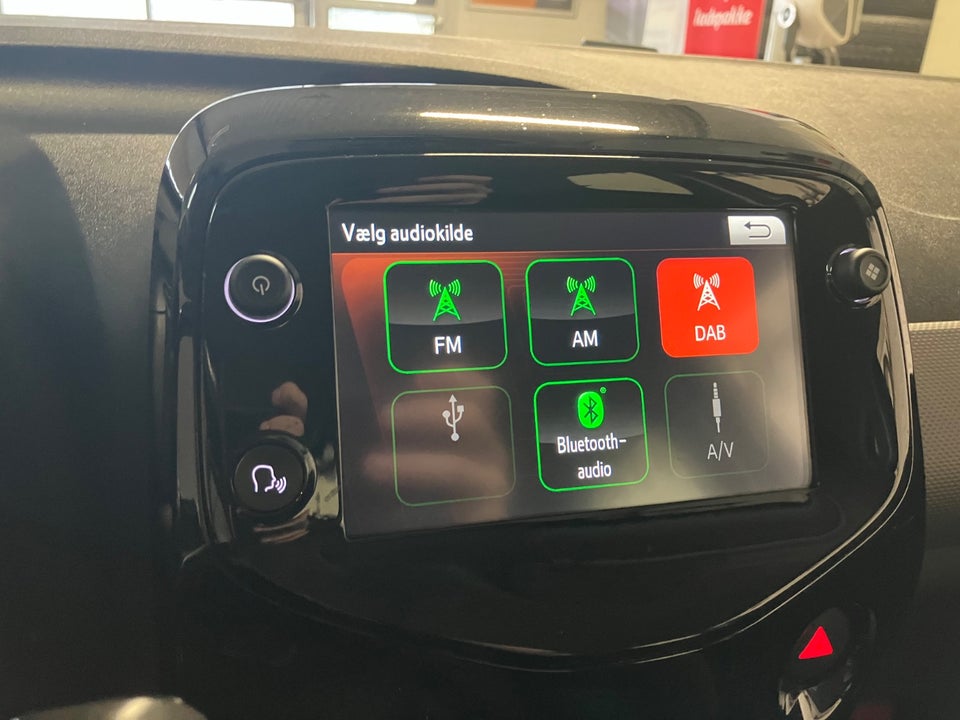 Peugeot 108 1,0 e-VTi 72 Infinity 5d