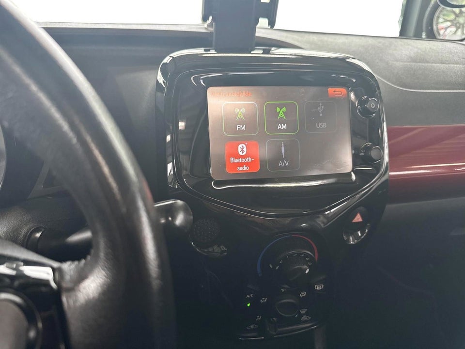 Toyota Aygo 1,0 VVT-i x-wave Sky 5d