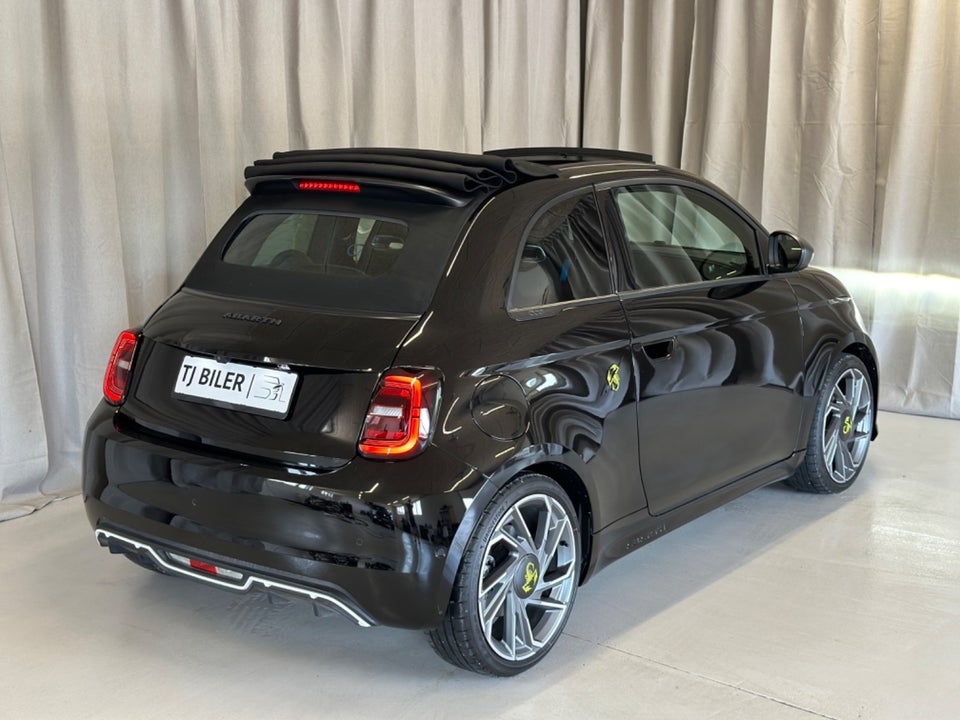 Abarth 500e Scorpionissima Cabrio 2d