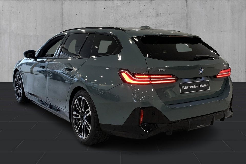 BMW i5 M60 Touring xDrive 5d