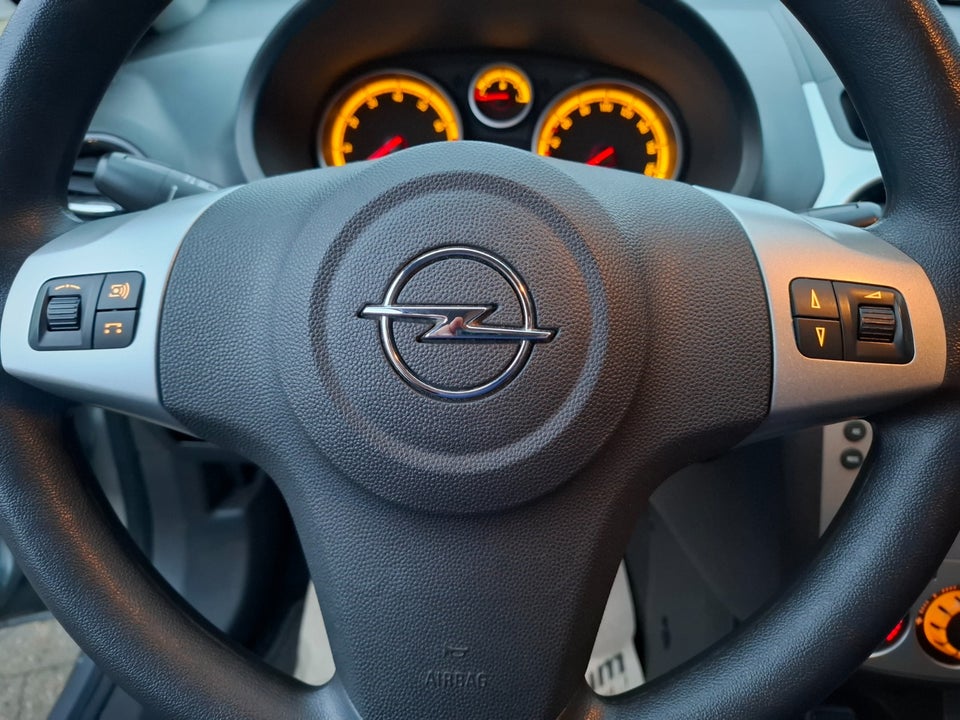 Opel Corsa 1,0 12V Enjoy 5d