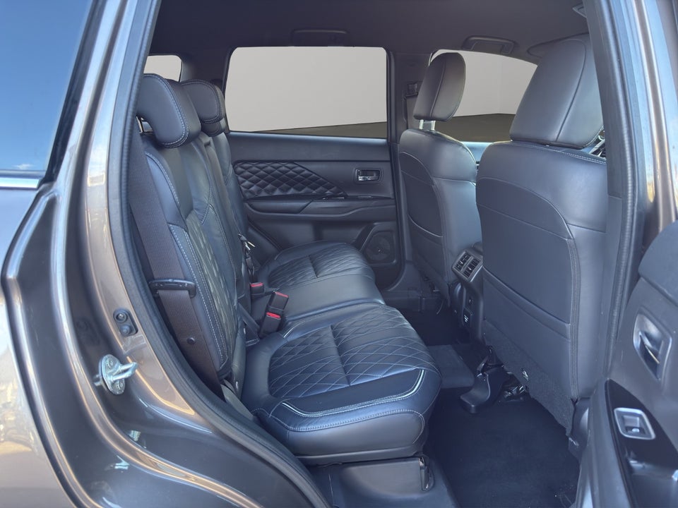 Mitsubishi Outlander 2,4 PHEV Instyle CVT 4WD 5d