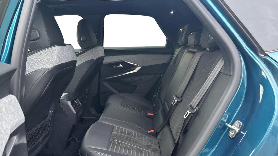 Peugeot e-3008 77 GT Pack 5d