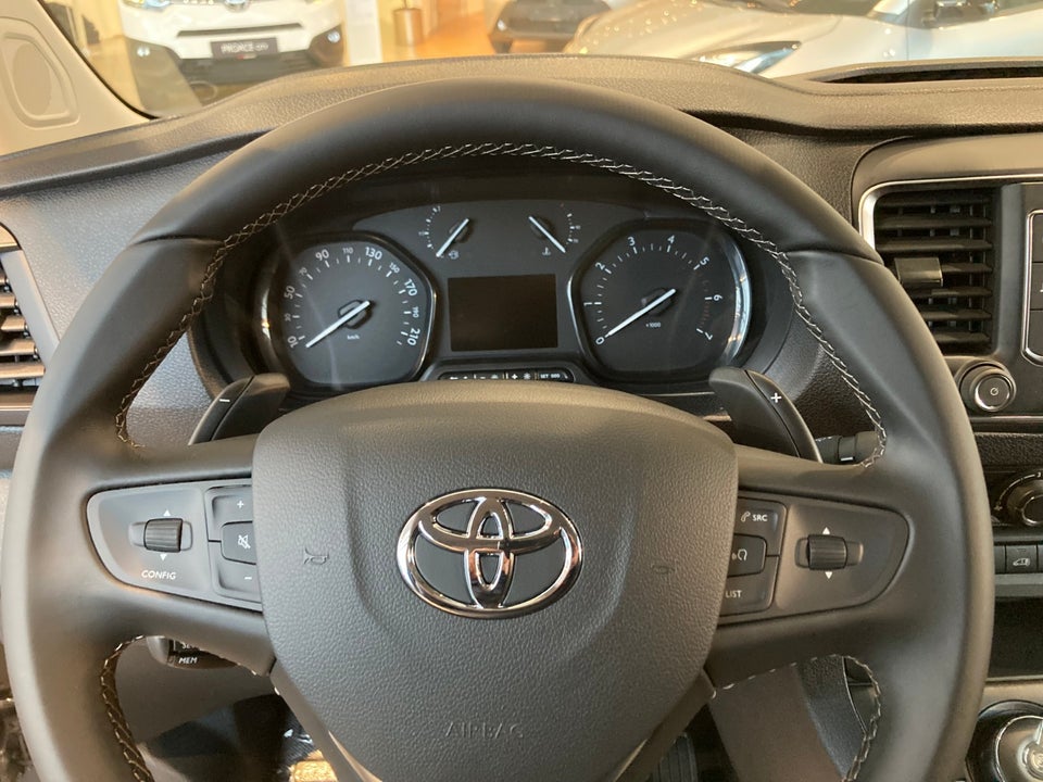 Toyota ProAce 2,0 D 144 Medium Comfort Master 4d