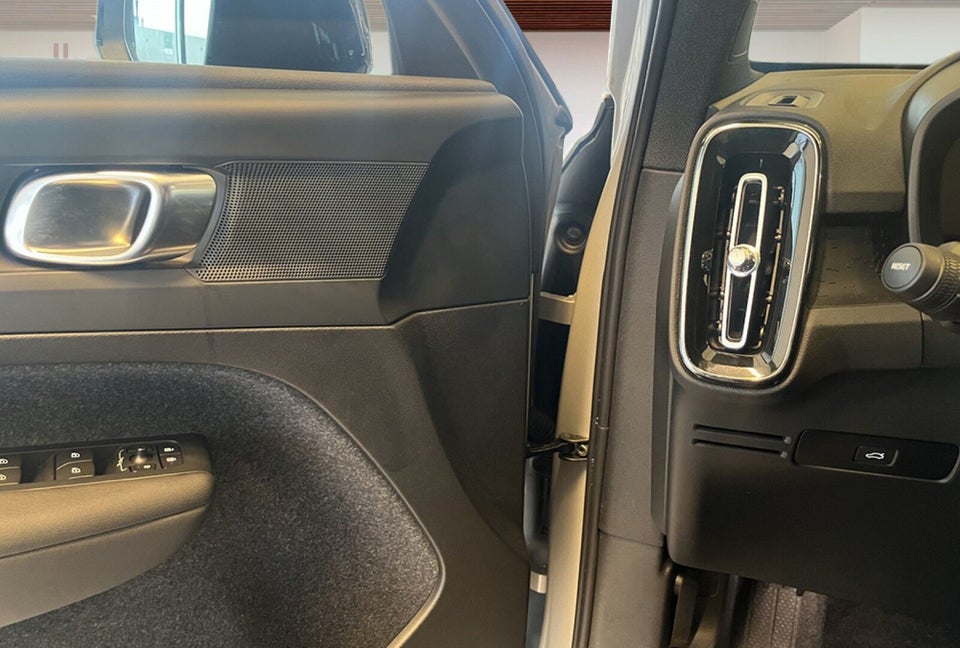 Volvo XC40 ReCharge Extended Range Plus 5d