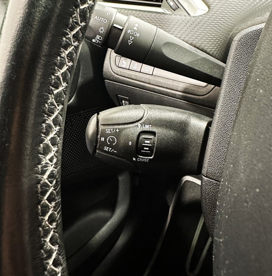 Peugeot 208 1,6 BlueHDi 100 Allure Sky 5d