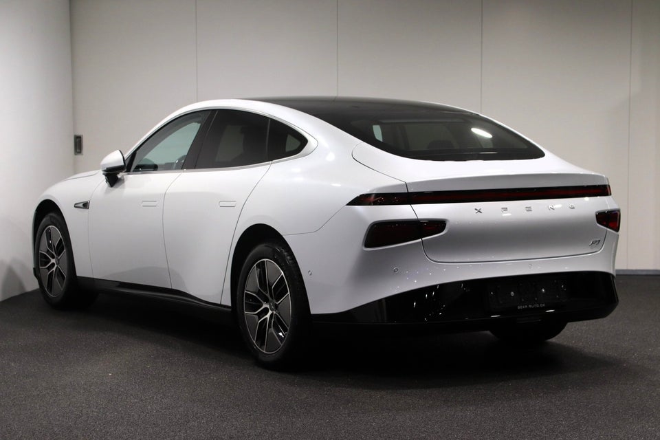 Xpeng P7 Long Range 4d