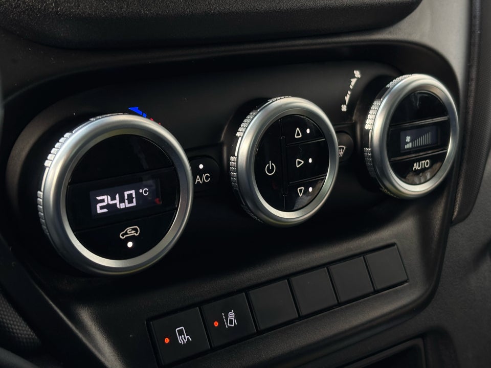 Iveco Daily 3,0 35S18 4100mm Box m/lift AG8