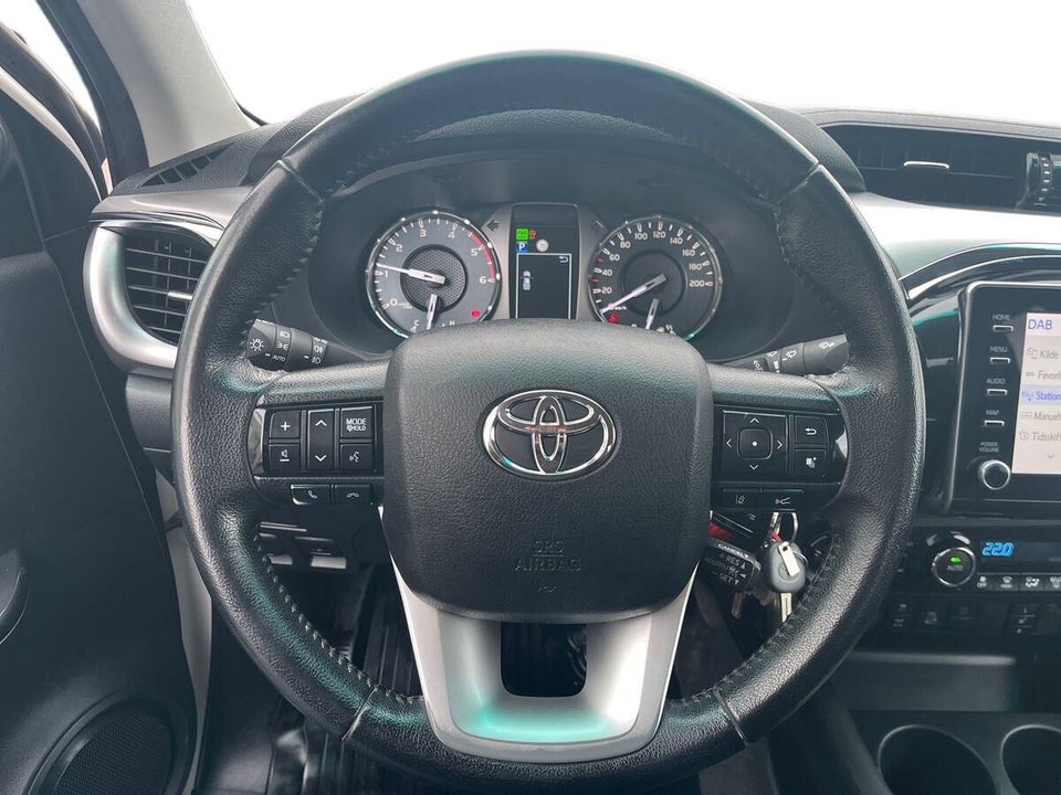 Toyota HiLux 2,8 D T3 Ex.Kab aut. 4d