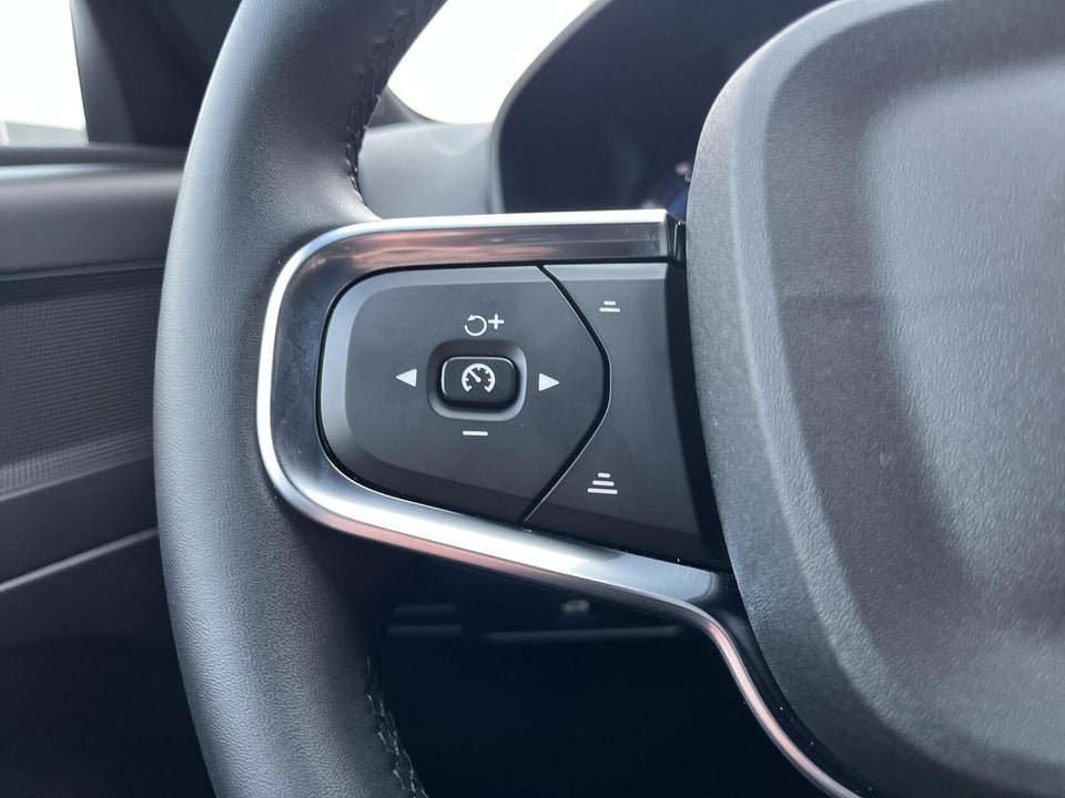 Volvo EX40 Extended Range Plus 5d