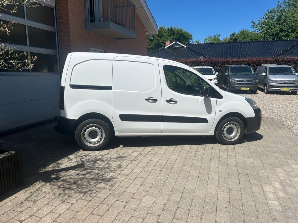 Peugeot Partner 1,6 BlueHDi 100 L1 Premium Van 5d
