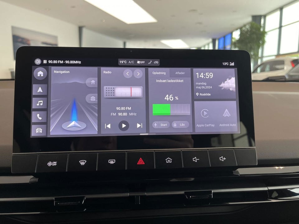 MG 4 77 Luxury Extended Range 5d