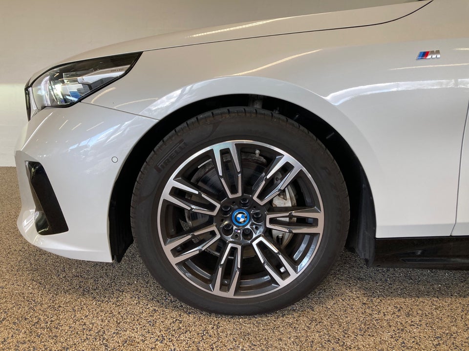 BMW i5 eDrive40 Fully Charged M-Sport 4d