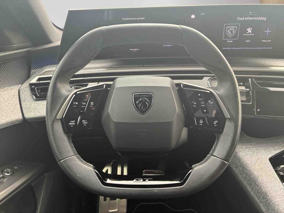 Peugeot e-3008 77 GT 5d
