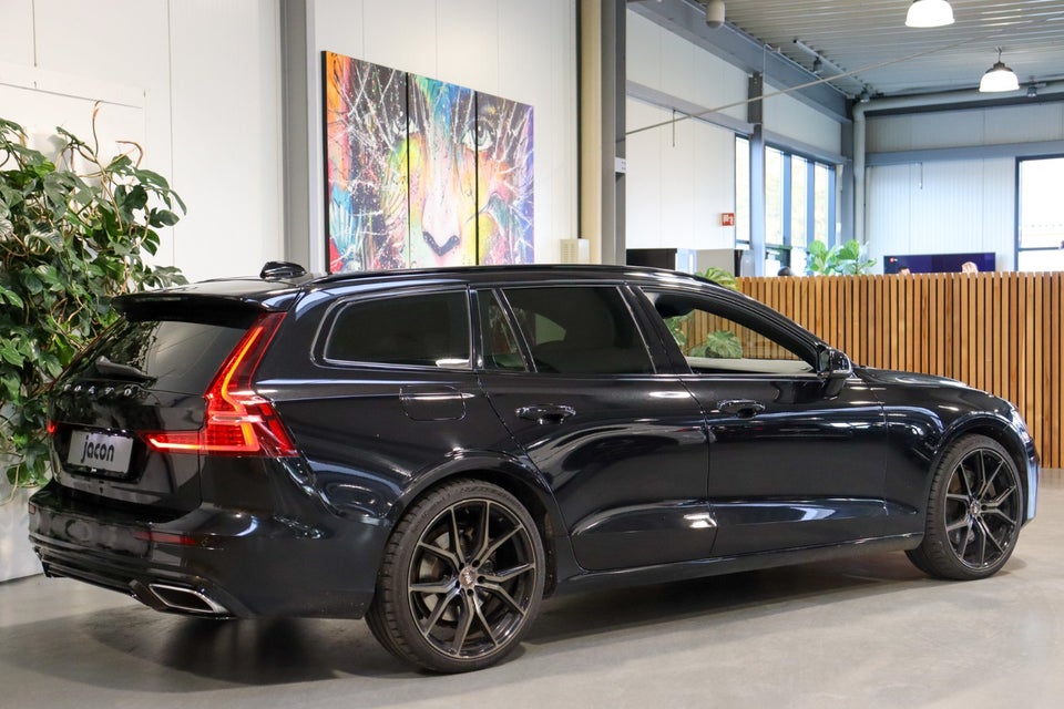 Volvo V60 2,0 T8 ReCharge R-Design aut. AWD 5d