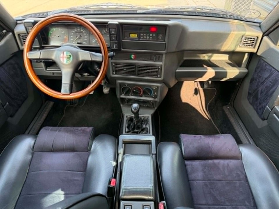 Alfa Romeo 75 2,0 TS 4d